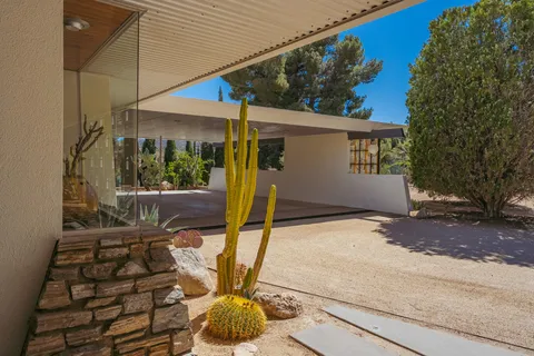 a view of a house with backyard