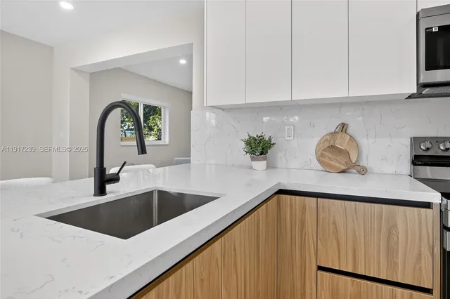 $524,000 | 2805 Northwest 210th Terrace, Miami Gardens, FL 33056