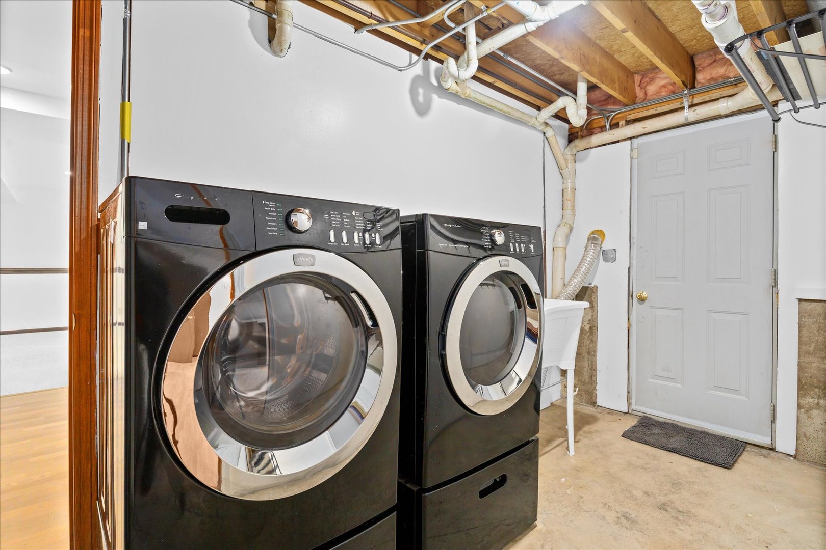 31 Evergreen Road Streamwood, IL 60107 - Photo 17 of 22 a utility room with dryer and washer