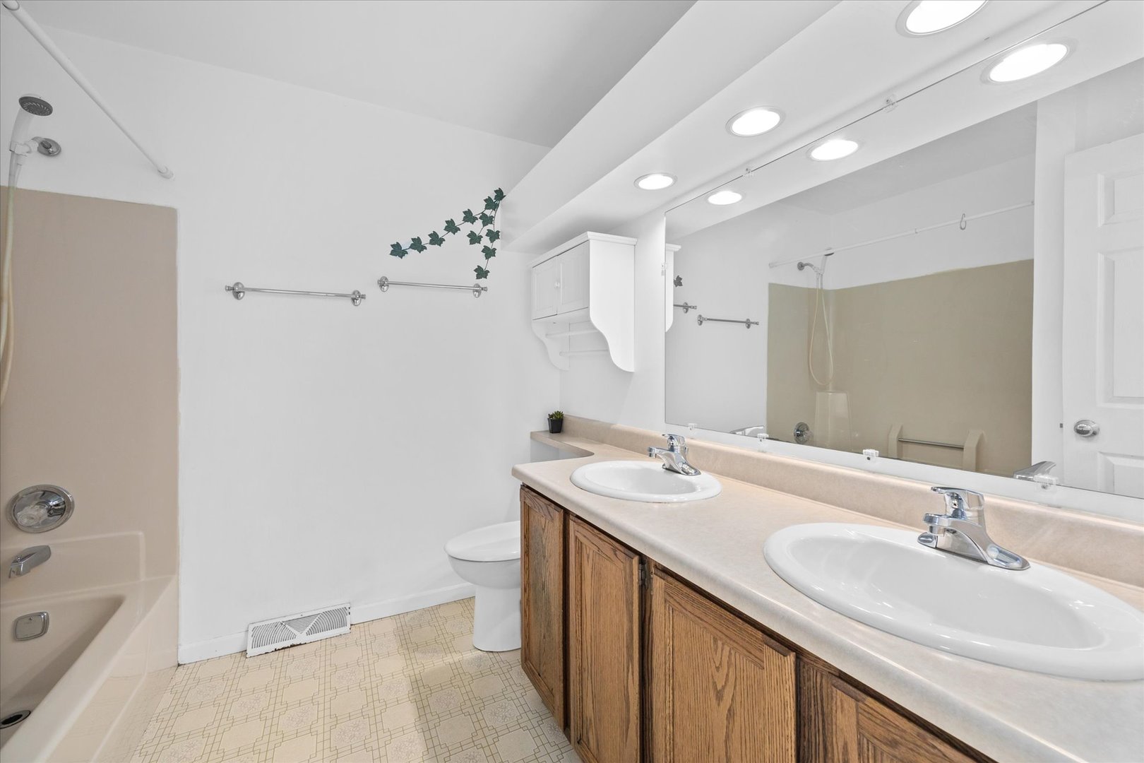 31 Evergreen Road Streamwood, IL 60107 - Photo 7 of 22 a bathroom with a double vanity sink and mirror with toilet