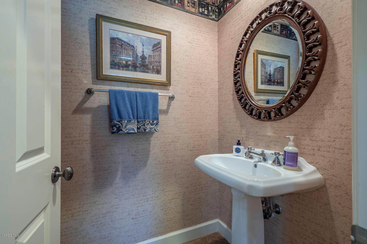 782 Running Creek Simi Valley, CA 93065 - Photo 22 of 49 a bathroom with a sink and a mirror