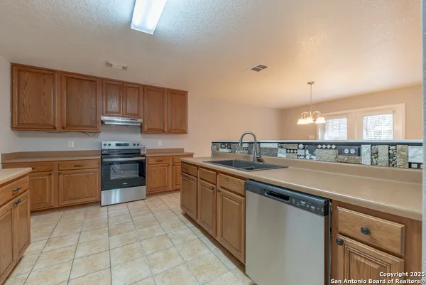 $2,095 | 7734 Barhill Post, San Antonio, TX 78254