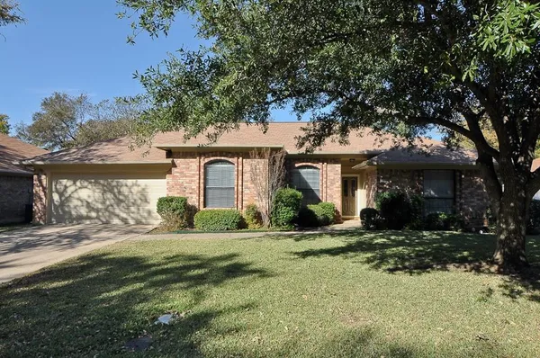 $2,700 | 316 Bremen Drive, Hurst, TX 76054