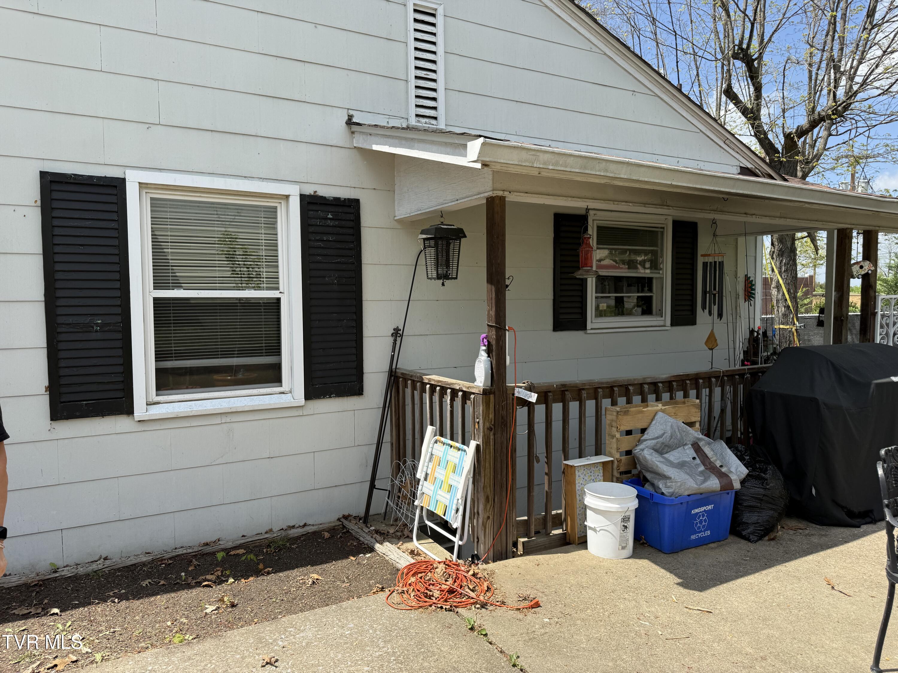 709 Oakdale Road Kingsport, TN 37664 - Photo 2 of 12 IMG_1371