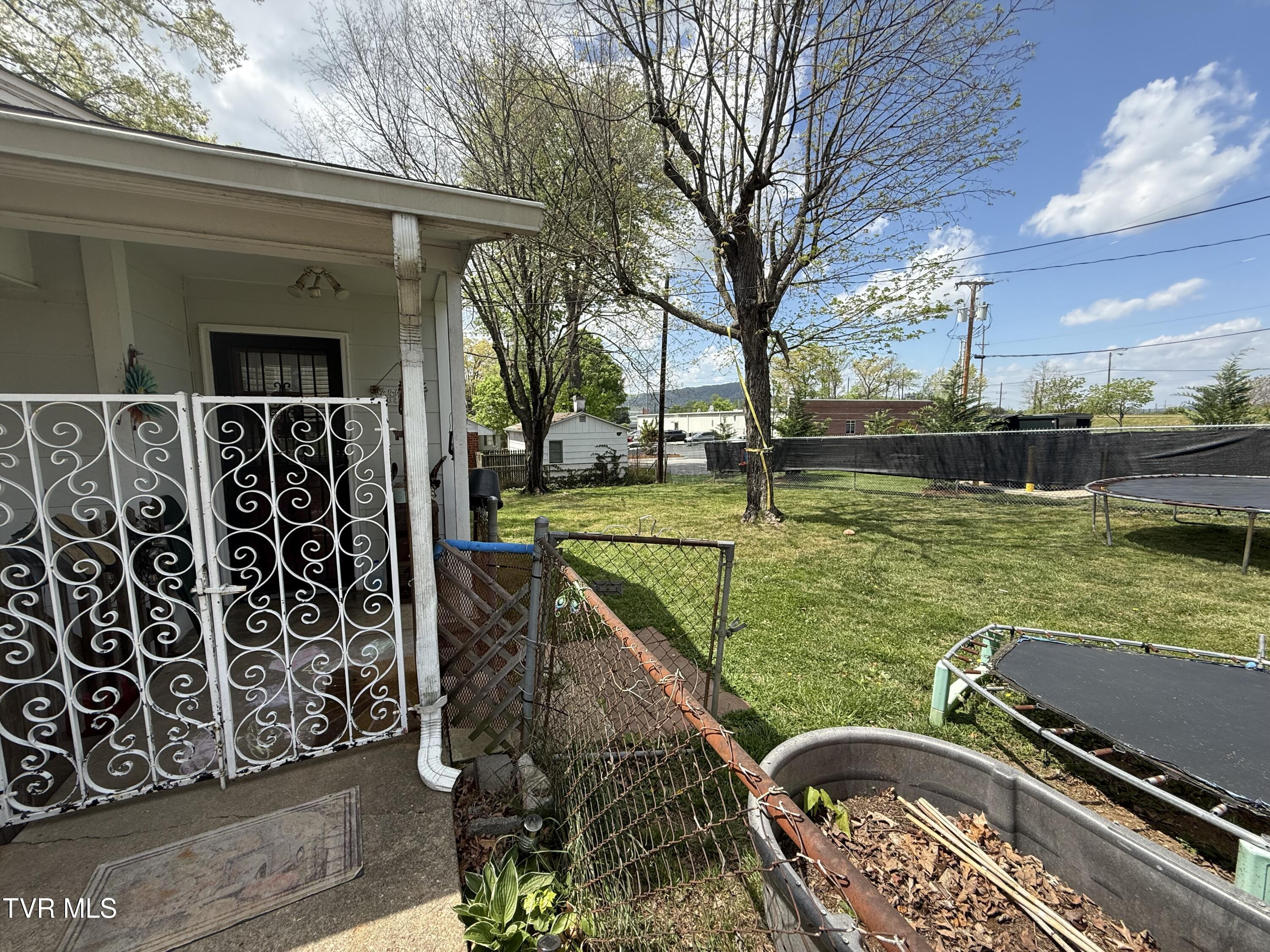 709 Oakdale Road Kingsport, TN 37664 - Photo 3 of 12 IMG_1372