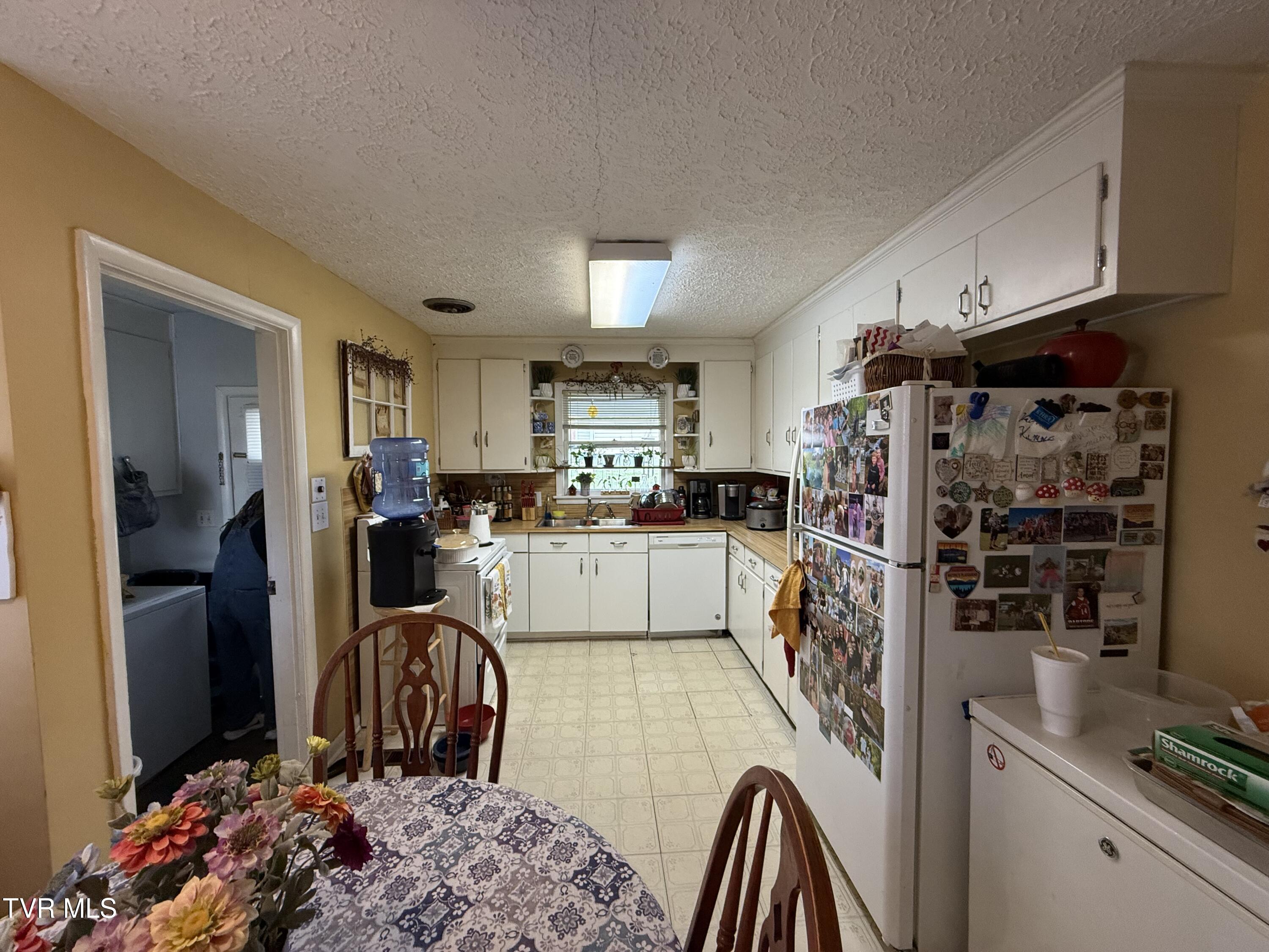 709 Oakdale Road Kingsport, TN 37664 - Photo 7 of 12 IMG_1375 (1)