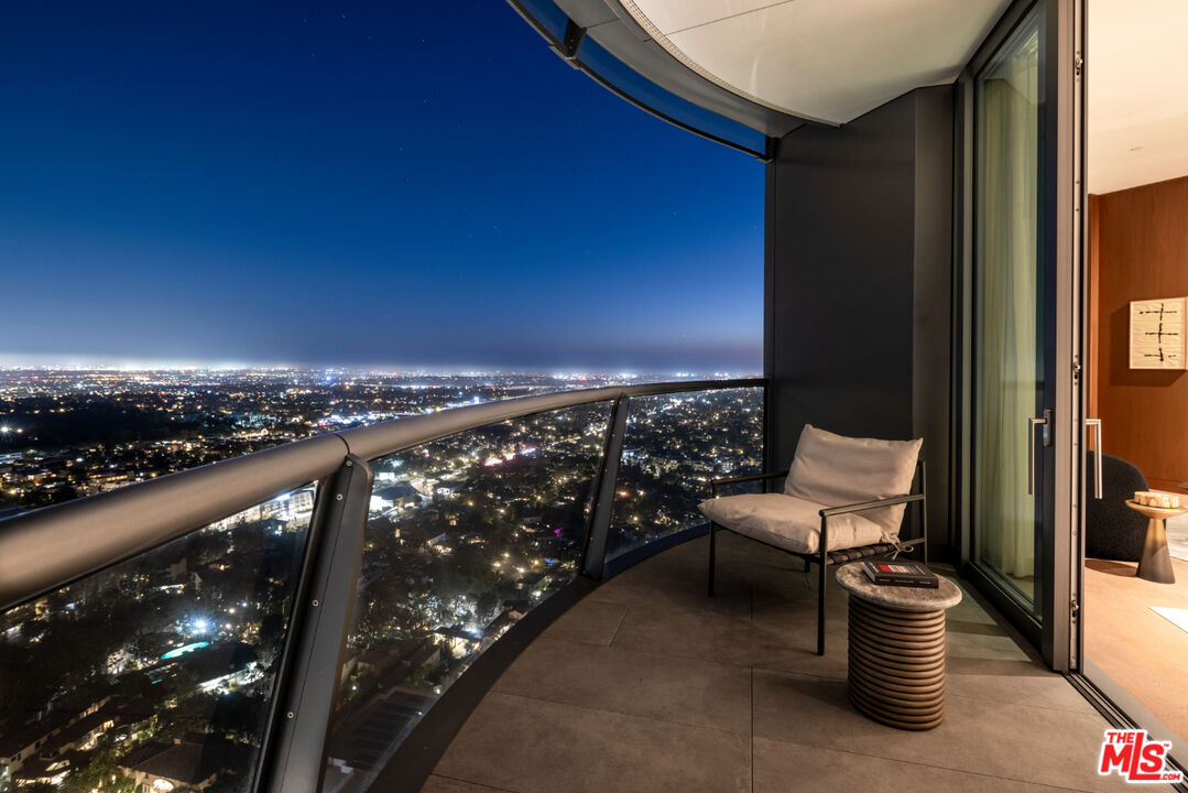 211 Elm Court, Unit 29A Los Angeles, CA 90067 - Photo 10 of 23