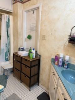 420 Post Oak Road Wills Point, TX 75169 - Photo 15 of 19 a bathroom with a sink a toilet and tub