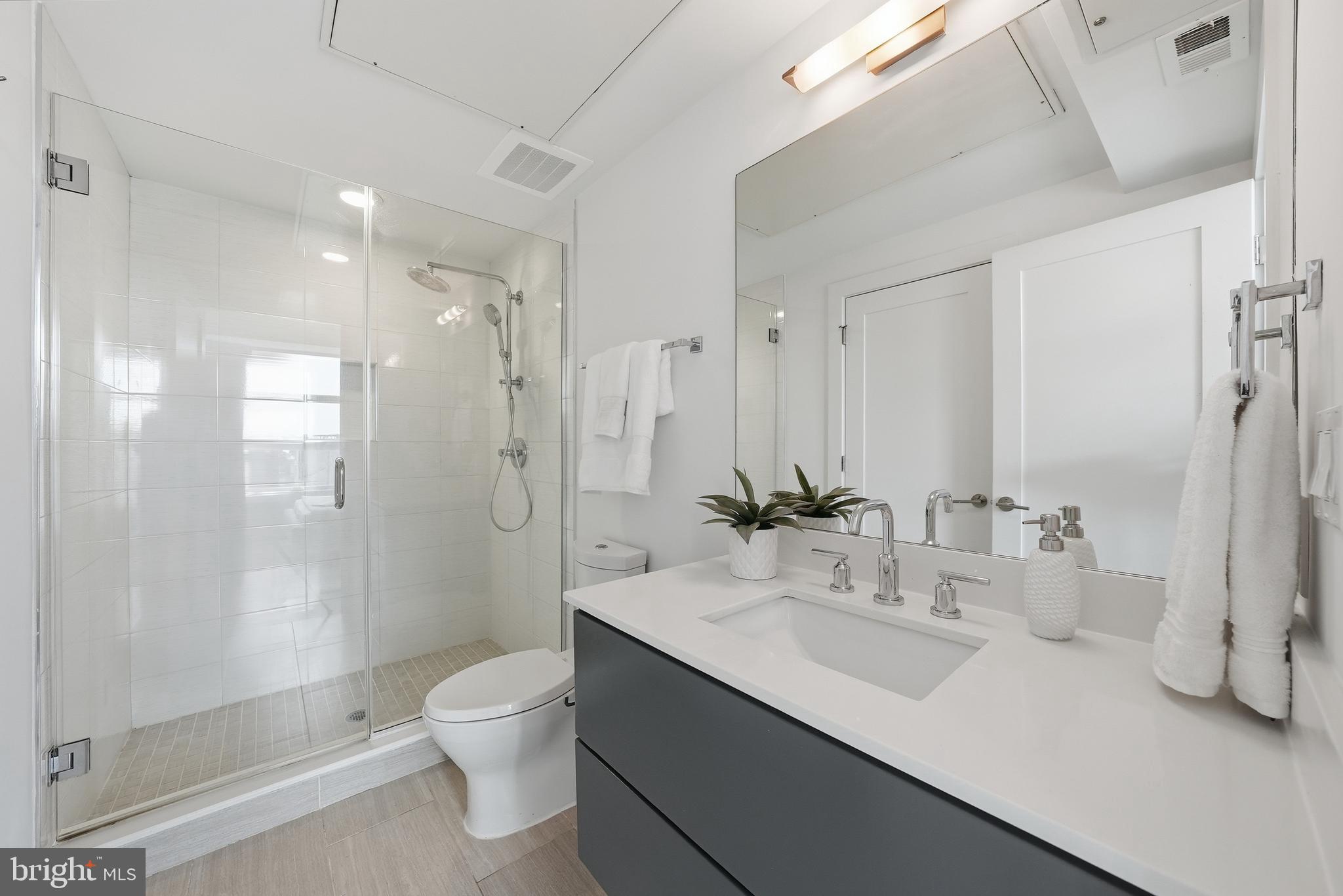 2337 Champlain Street Northwest, Unit 305 Washington, DC 20009 - Photo 19 of 31 Bathroom