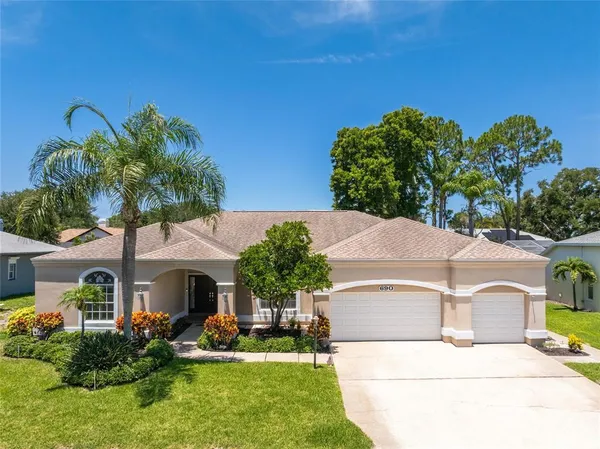 $830,000 | 690 Weathersfield Drive, Dunedin, FL 34698