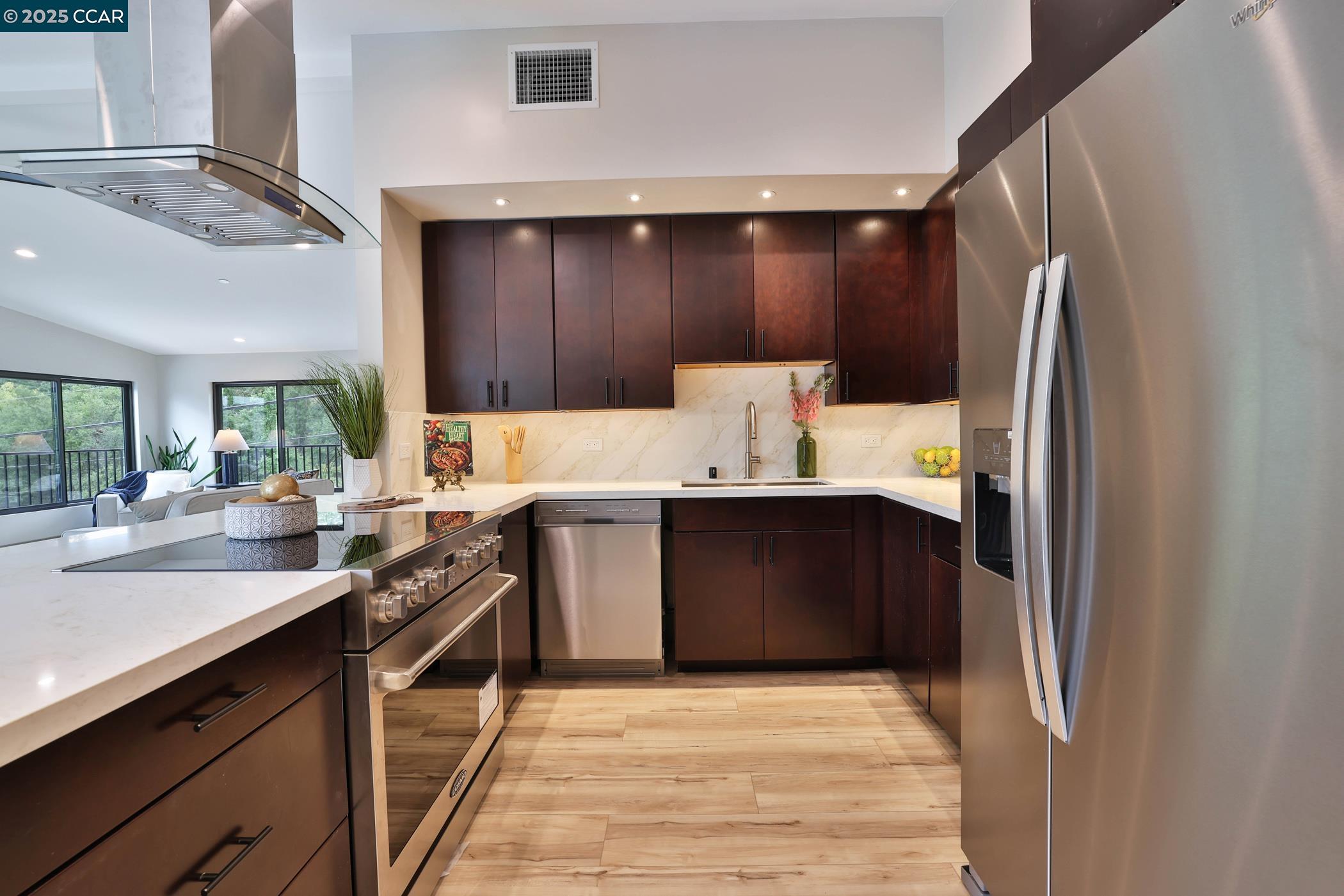 946 Risa Road, Unit B Lafayette, CA 94549 - Photo 8 of 34