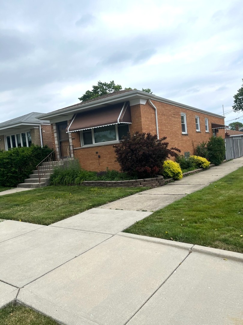 5959 South Rutherford Avenue Chicago, IL 60638 - Photo 2 of 17