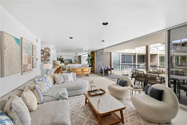 a en suite bathroom with a double vanity sink and a mirror