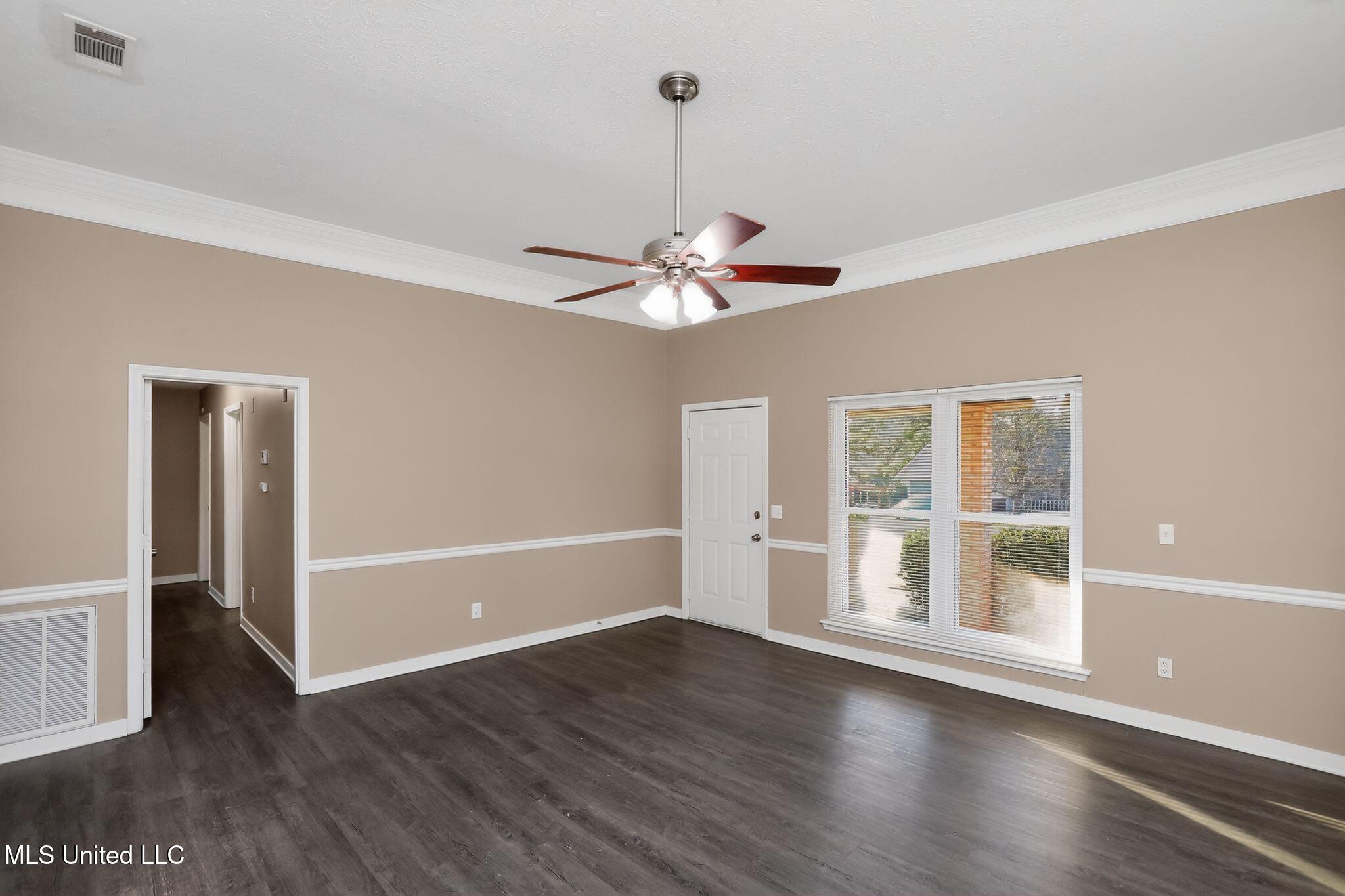 101 Sundew Place Jackson, MS 39212 - Photo 13 of 35 19_101_Sundew_Pl_Jackson_MS_39212-Living