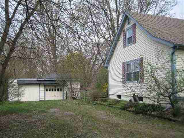 9025 Summerfield Road Temperance, MI 48182 - Photo 2 of 17 Oversized Garage