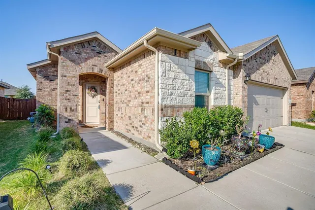 $365,000 | 8609 Mirror Lk Drive, Fort Worth, TX 76179