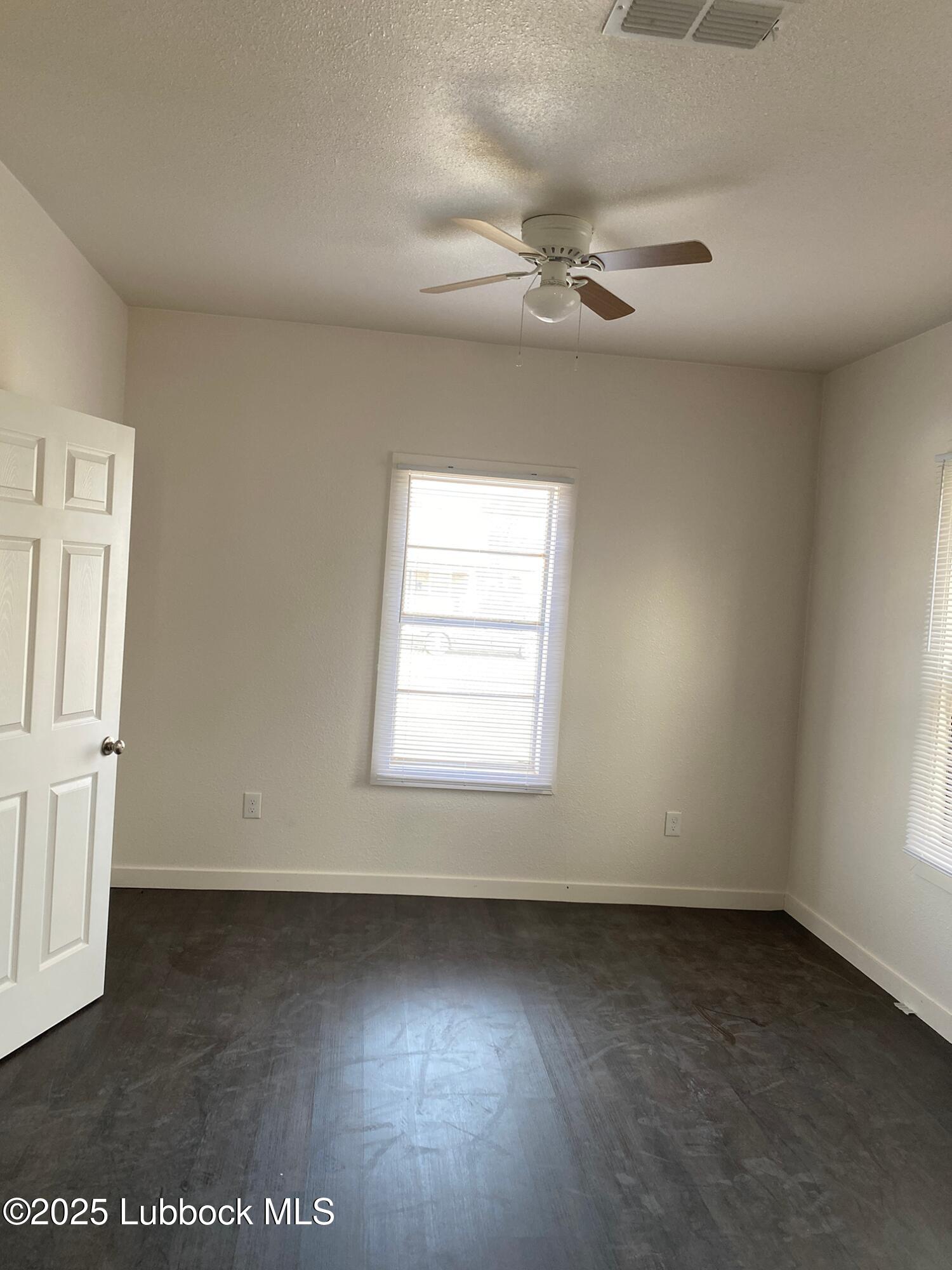 225 South 11th Street Slaton, TX 79364 - Photo 11 of 20 5Front bedroom
