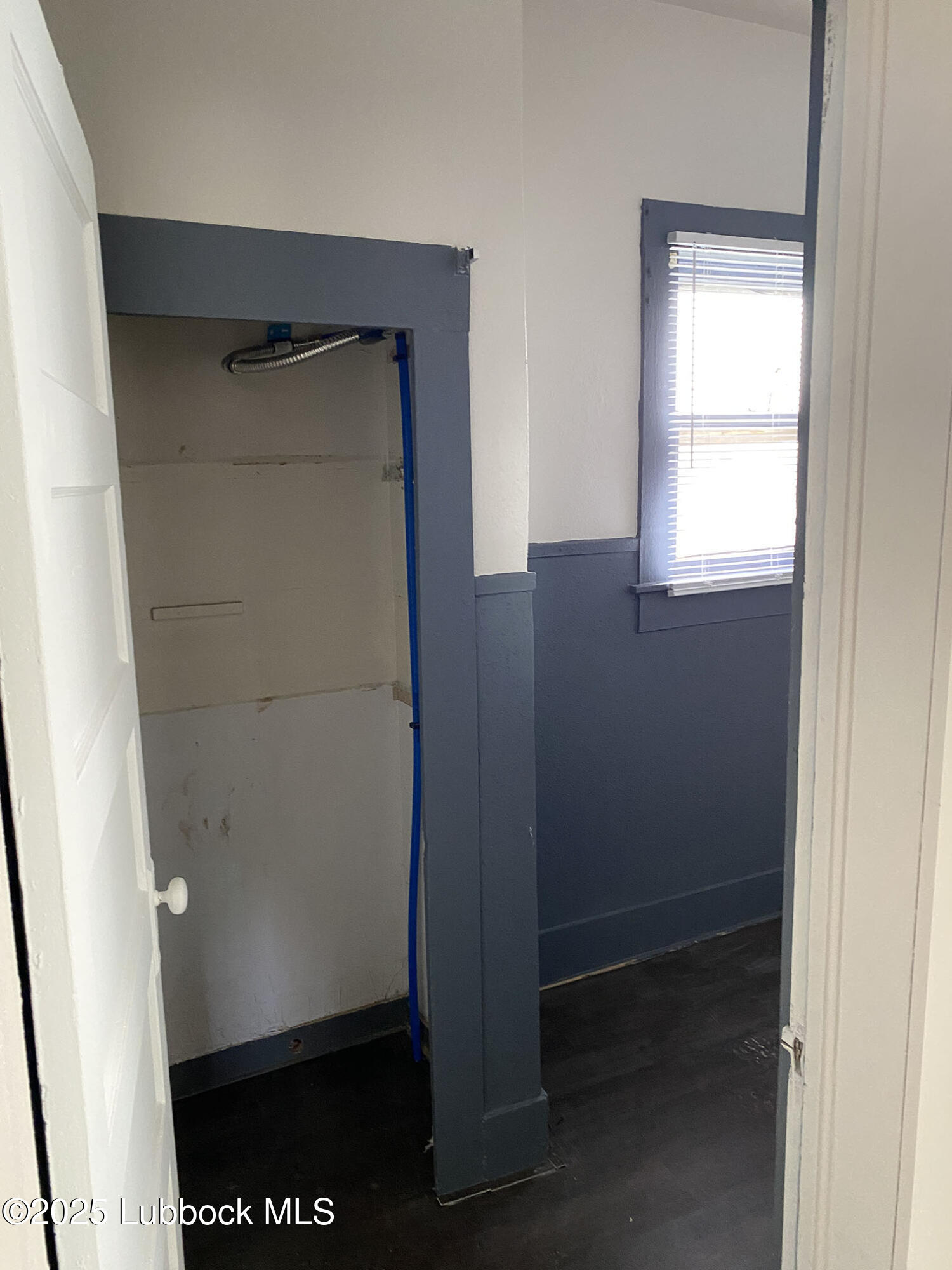 225 South 11th Street Slaton, TX 79364 - Photo 15 of 20 8Bathroom Entry