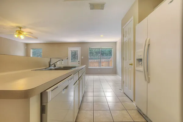 $1,800 | 7 Newberry Trail Court, The Woodlands, TX 77382