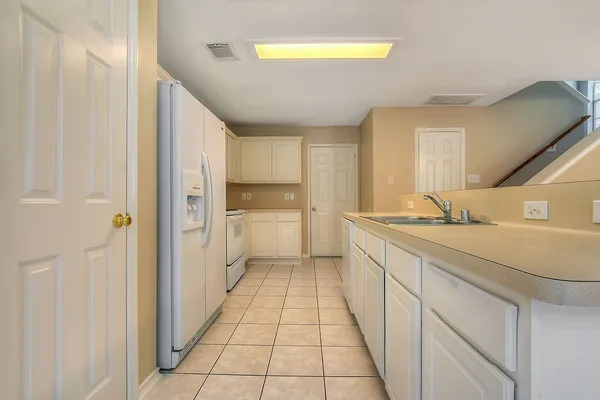 $1,800 | 7 Newberry Trail Court, The Woodlands, TX 77382