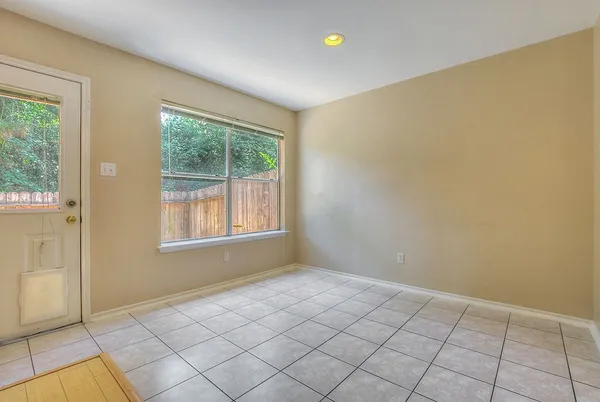 $1,800 | 7 Newberry Trail Court, The Woodlands, TX 77382