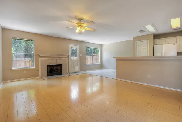 $1,800 | 7 Newberry Trail Court, The Woodlands, TX 77382