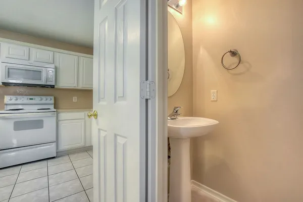 $1,800 | 7 Newberry Trail Court, The Woodlands, TX 77382