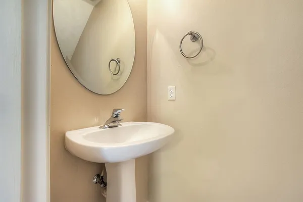 $1,800 | 7 Newberry Trail Court, The Woodlands, TX 77382