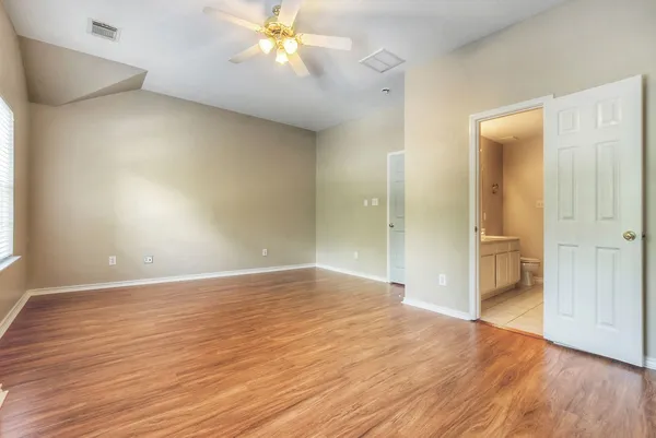 $1,800 | 7 Newberry Trail Court, The Woodlands, TX 77382