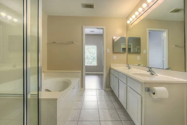 $1,800 | 7 Newberry Trail Court, The Woodlands, TX 77382