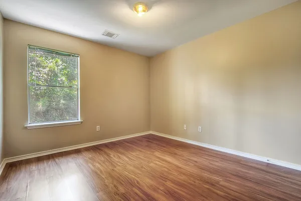 $1,800 | 7 Newberry Trail Court, The Woodlands, TX 77382