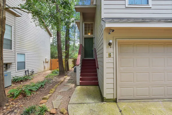 $1,800 | 7 Newberry Trail Court, The Woodlands, TX 77382