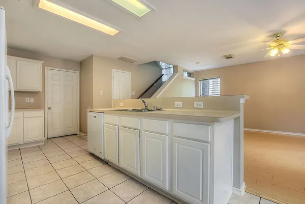 $1,800 | 7 Newberry Trail Court, The Woodlands, TX 77382