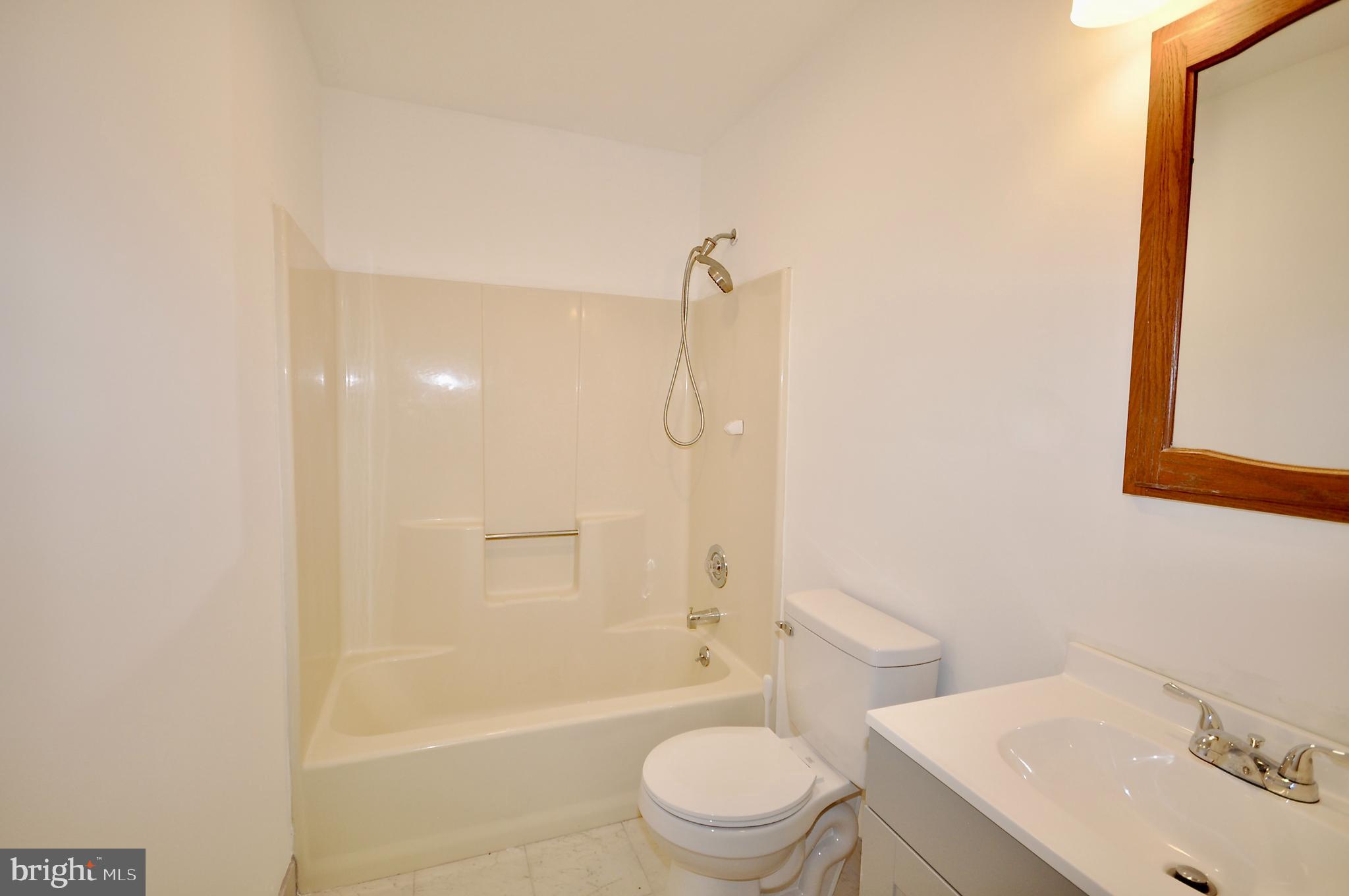 517 Williamson Circle Media, PA 19063 - Photo 24 of 41 Main bedroom private full bathroom