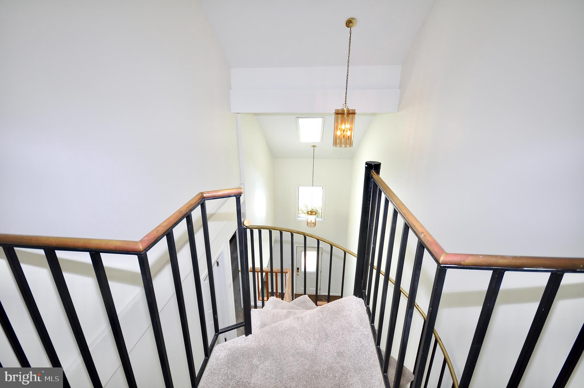 517 Williamson Circle Media, PA 19063 - Photo 32 of 41 Upper level staircase