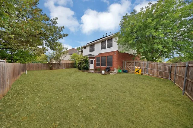 a view of a house with backyard and porch