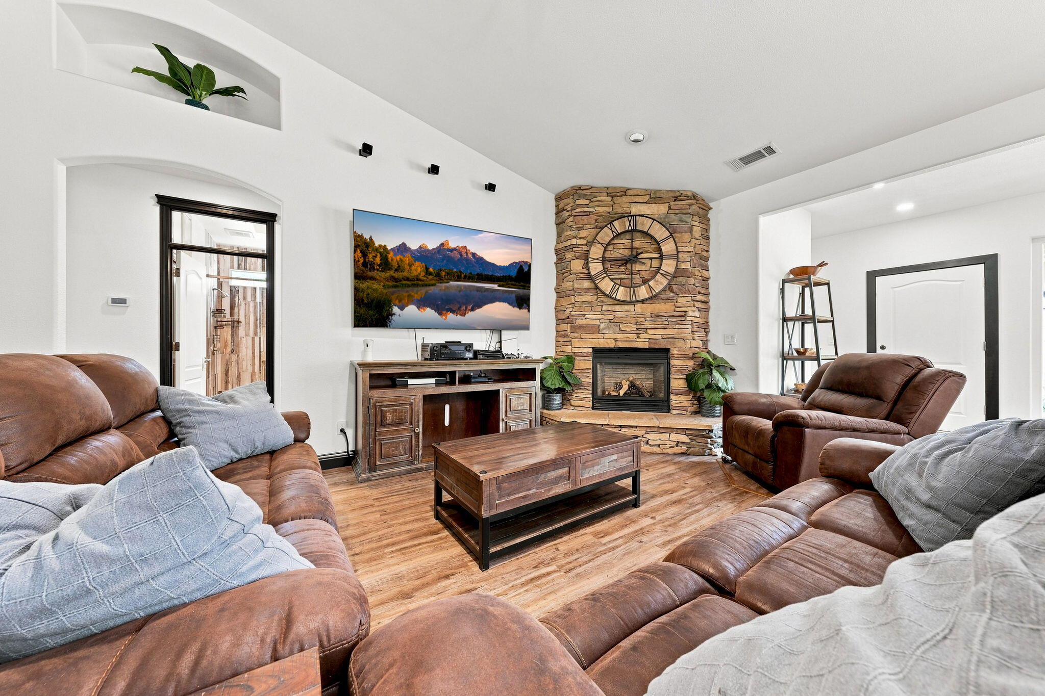 11970 Quartz Hill Road Redding, CA 96003 - Photo 6 of 72 7-web-or-mls-IMG-07