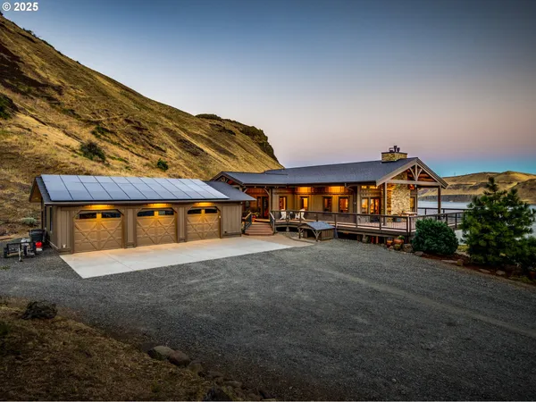$1,650,000 | 8919 Highway 14, Dallesport, WA 98617