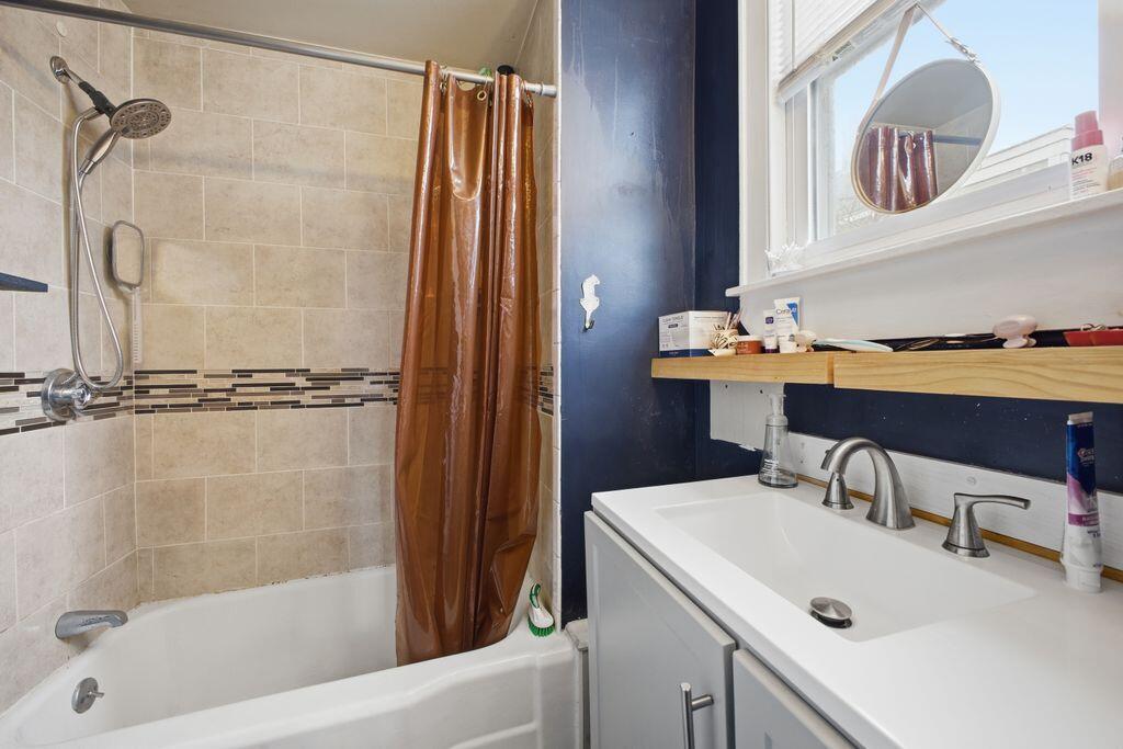 11 Russell Street Portland, ME 04102 - Photo 8 of 58 Unit 4 - First floor bathroom