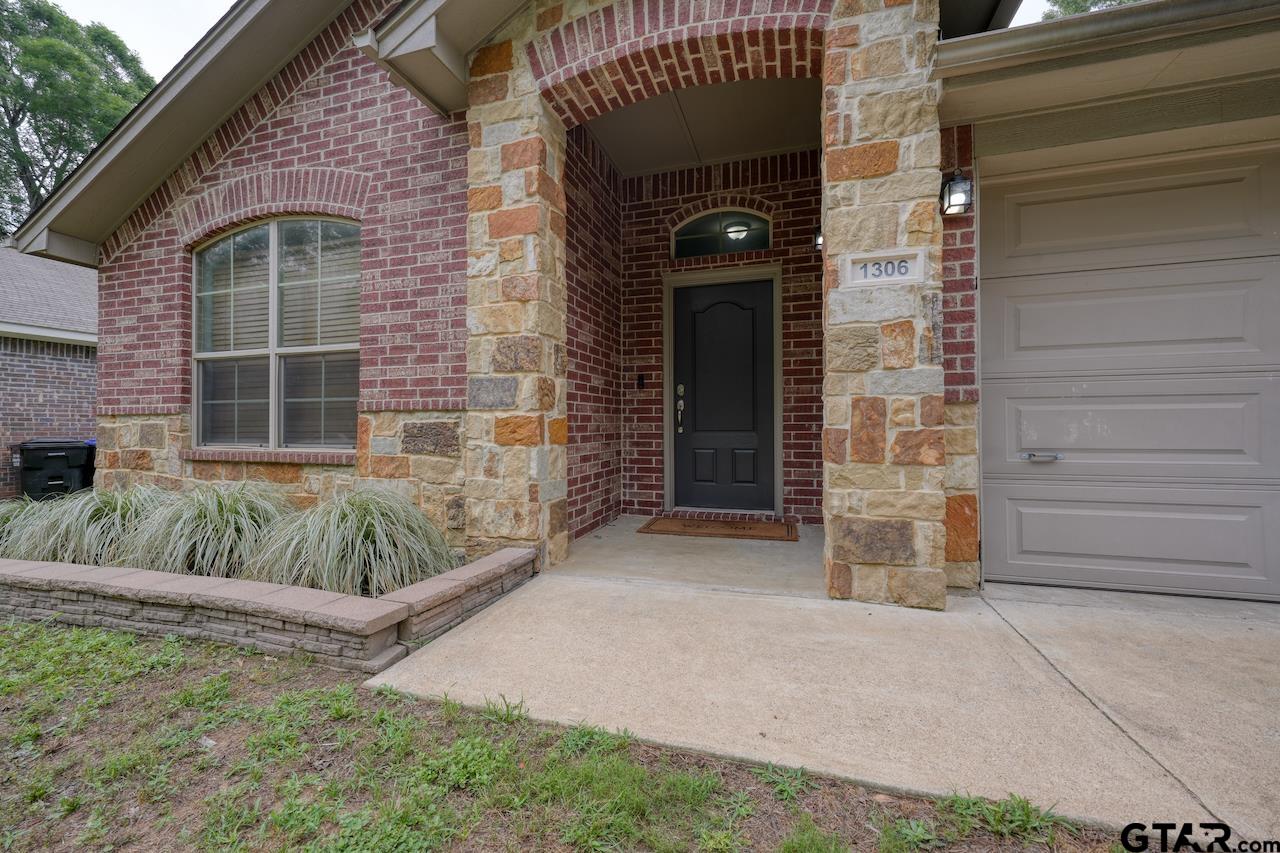 1306 Swinging Bridge Road Longview, TX 75604 - Photo 4 of 48