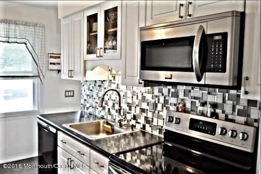 45 Keene Street, Unit 72 Whiting, NJ 08759 - Photo 16 of 57 kitchen3