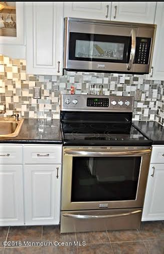 45 Keene Street, Unit 72 Whiting, NJ 08759 - Photo 17 of 57 kitchen