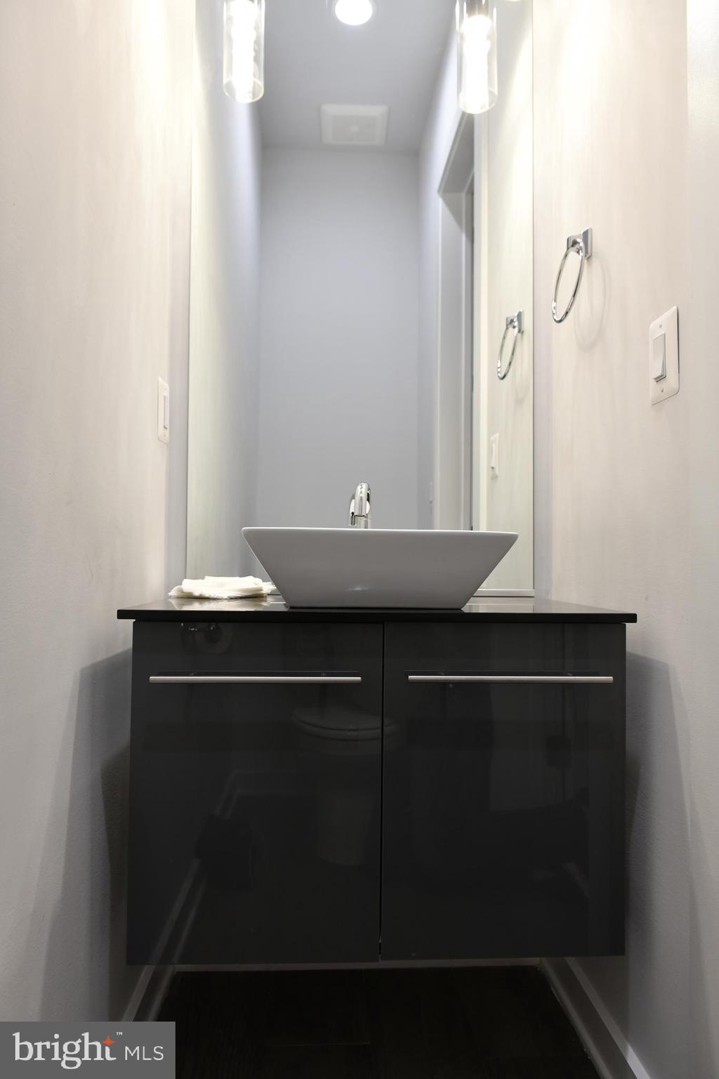 8082 Ventnor Road Pasadena, MD 21122 - Photo 29 of 74 First Floor Powder Room