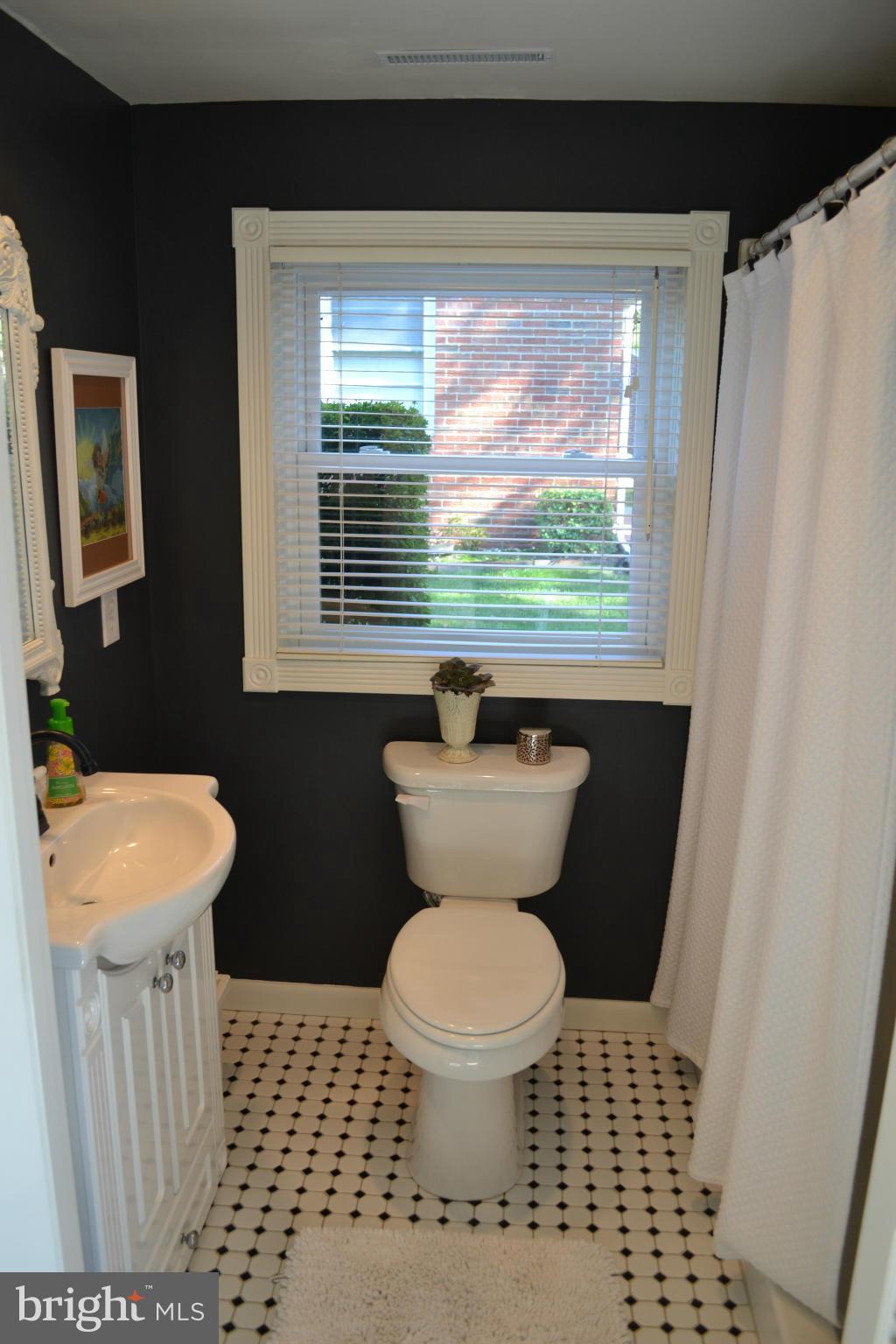 9211 Hines Road Baltimore, MD 21234 - Photo 14 of 17 Bath