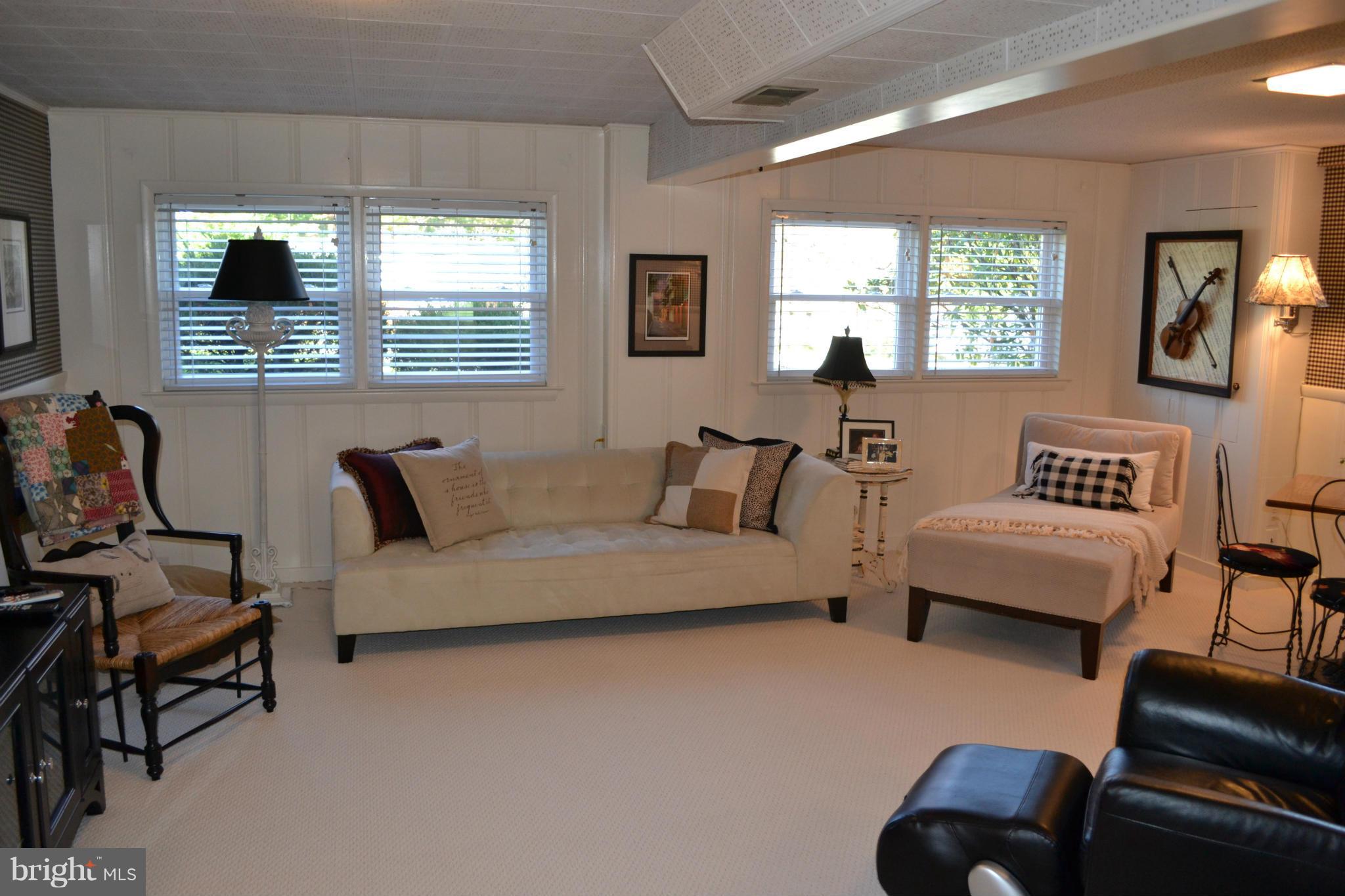 9211 Hines Road Baltimore, MD 21234 - Photo 16 of 17 Family Room