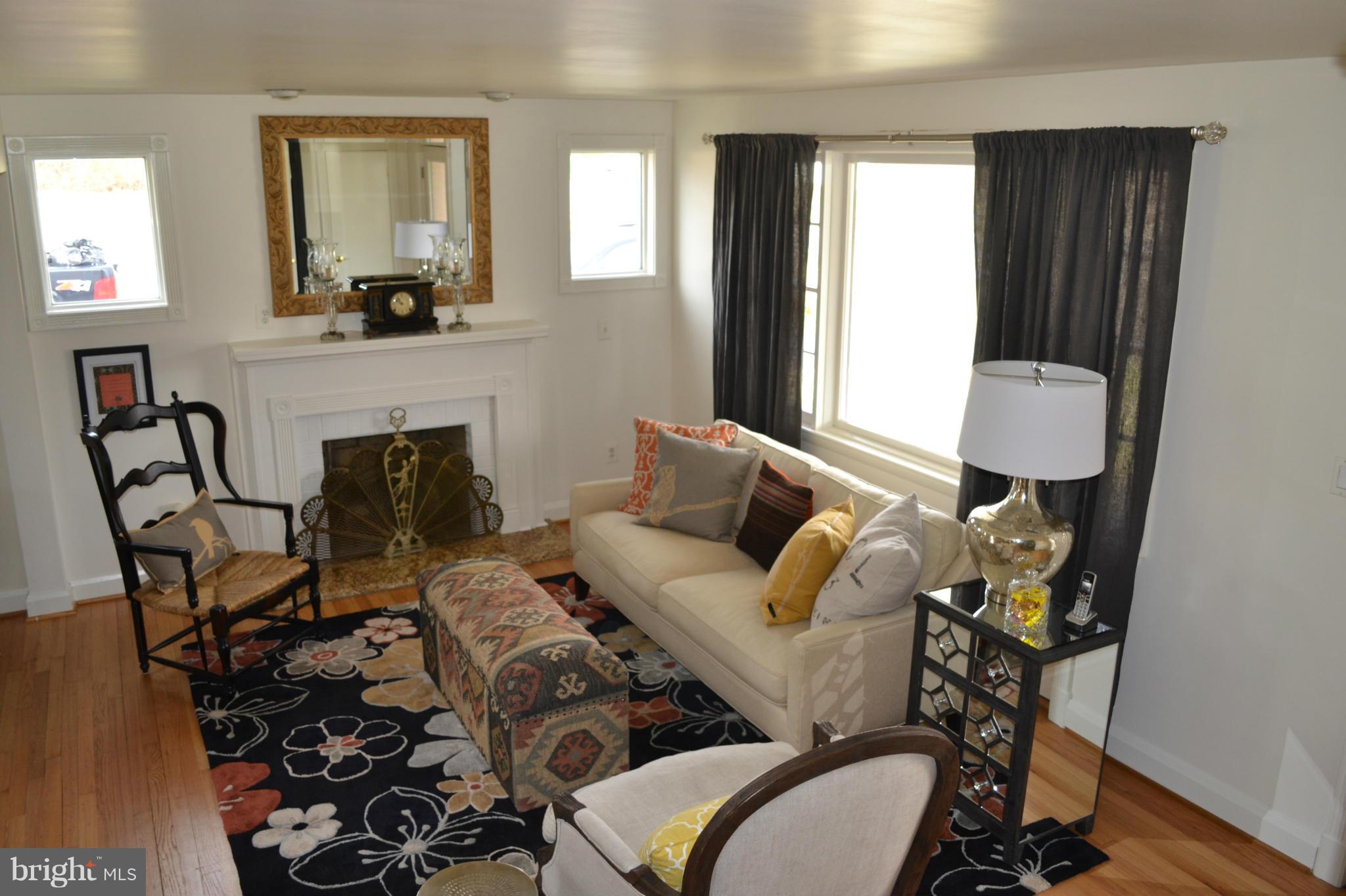 9211 Hines Road Baltimore, MD 21234 - Photo 10 of 17 Living Room