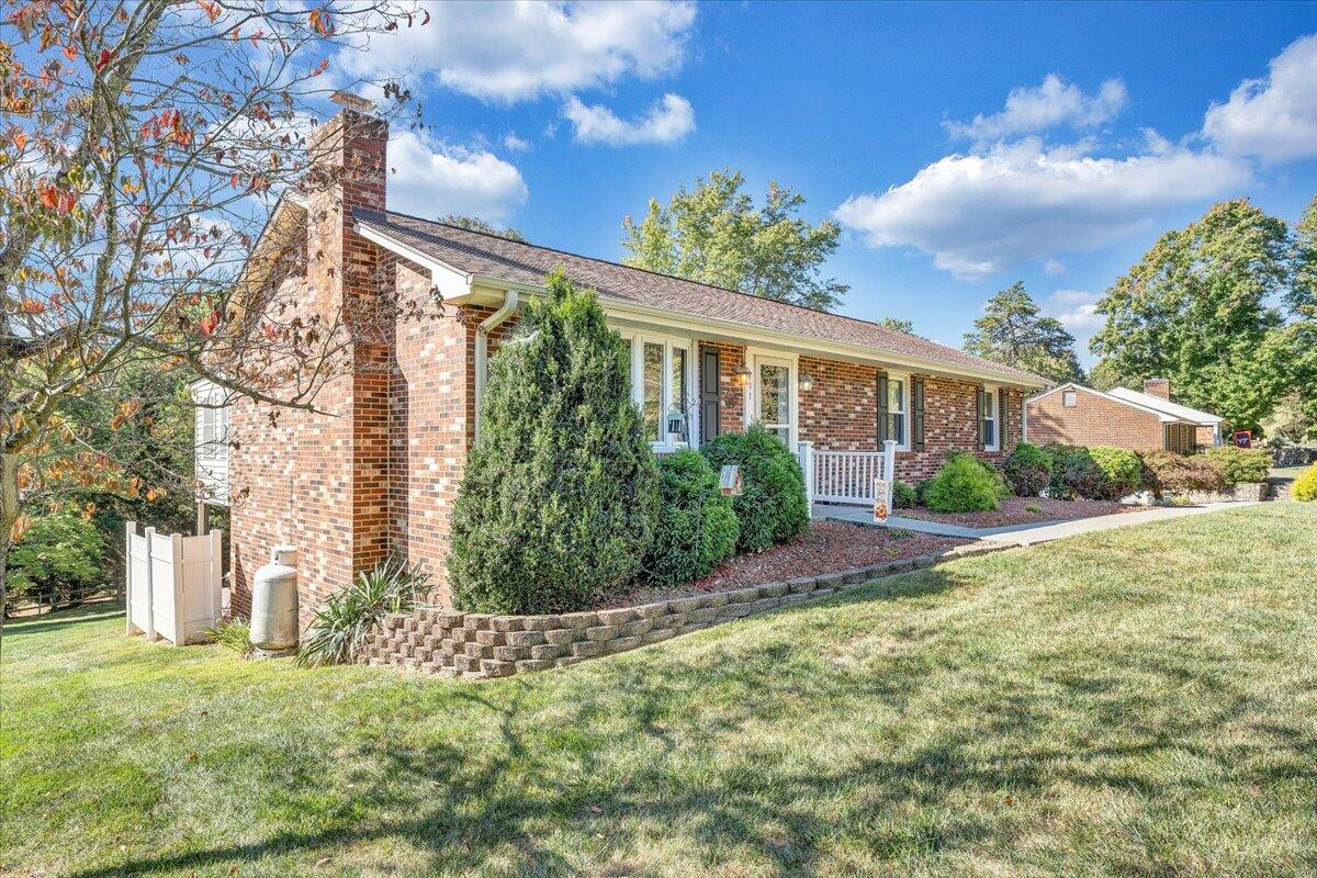 217 Ridgeview Road Blue Ridge, VA 24064 - Photo 36 of 39 36-MIB02001