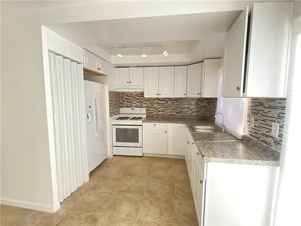 $1,900 | 12196 Carnation Lane, Unit B, Moreno Valley, CA 92557