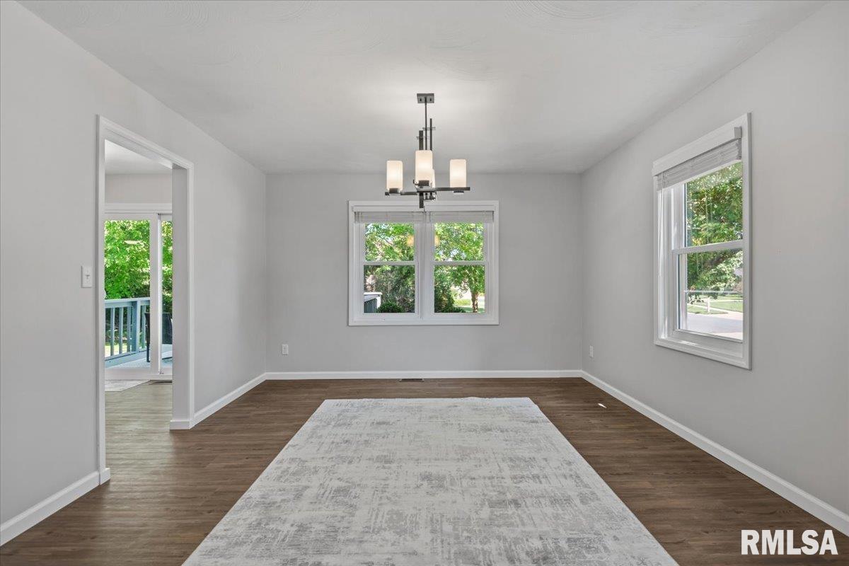 408 Golf Road Springfield, IL 62704 - Photo 12 of 60