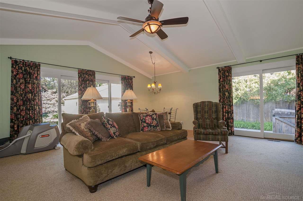 807 Lincoln Road Grosse Pointe, MI 48230 - Photo 17 of 37 31330457-16.JPG
